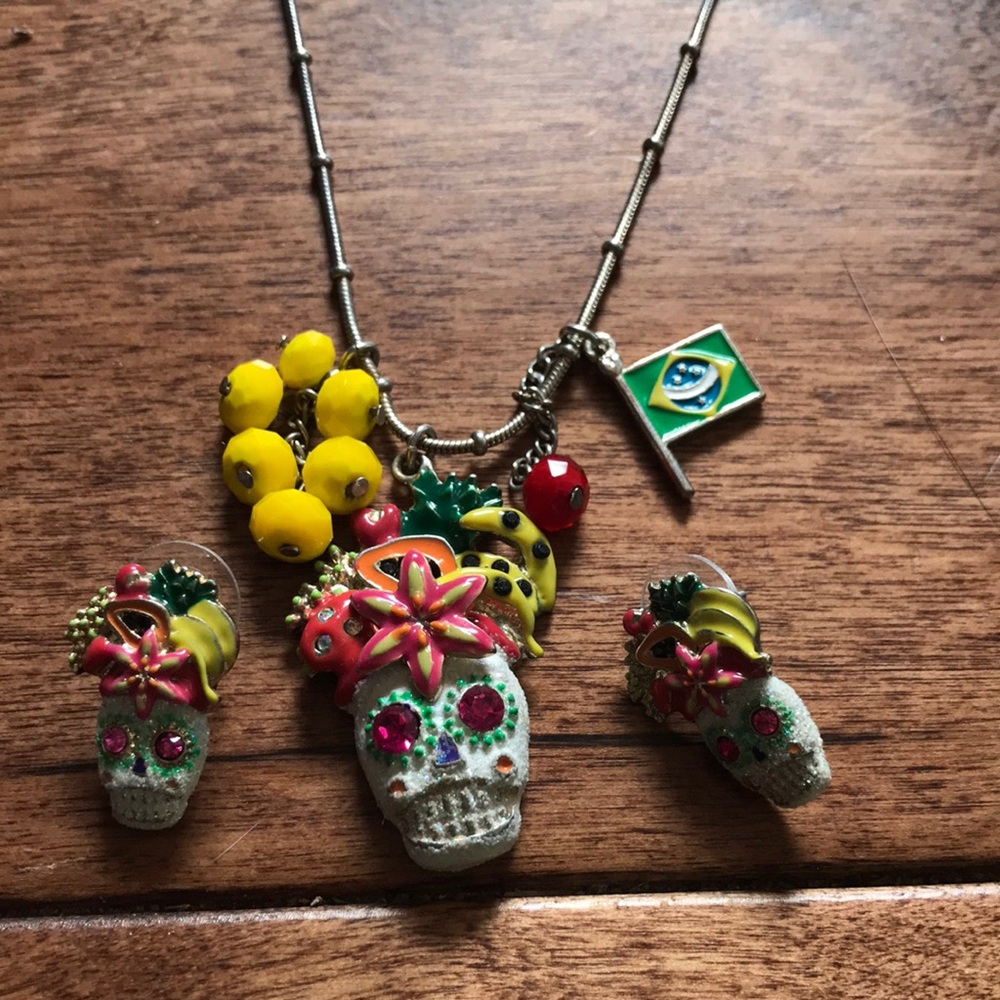 Betsey Johnson Skull Skeleton Fruit Hat Brazil Carmen Miranda Necklace set
